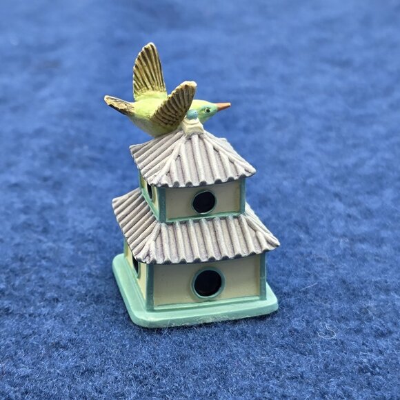 Vintage Lenox Garden Birdhouse Thimble Broad Billed Hummingbird on Pagoda 1994 - Picture 2 of 5